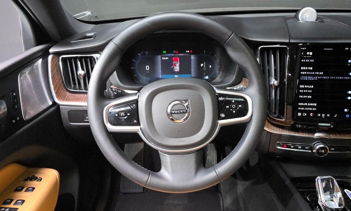 2022 Volvo XC60 II Рестайлинг B6 Ultimate Bright с пробегом 22 458 км