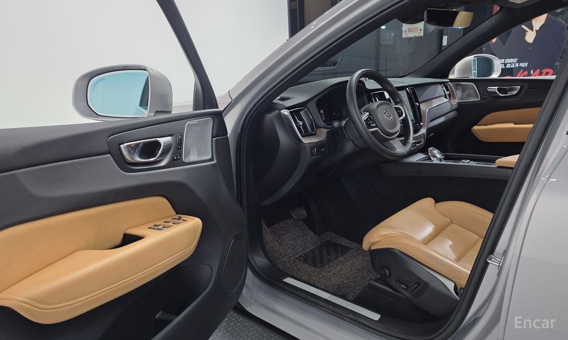 2022 Volvo XC60 II Рестайлинг B5 Inscription с пробегом 42 788 км