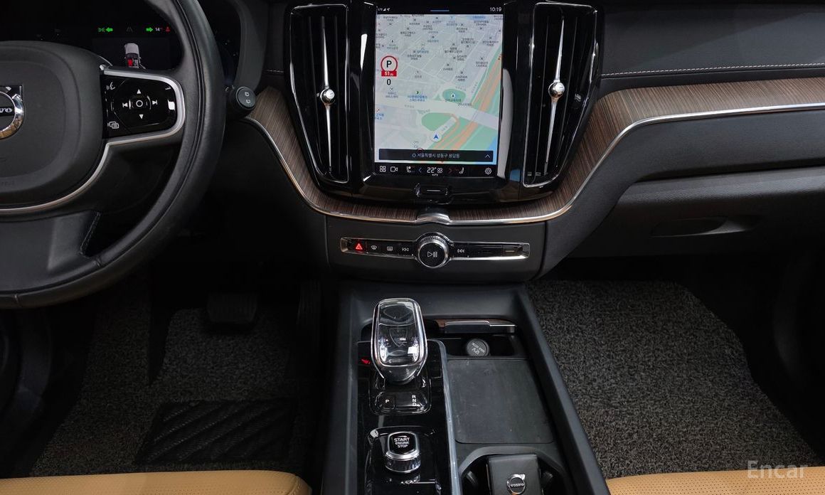 2022 Volvo XC60 II Рестайлинг B5 Inscription с пробегом 42 788 км