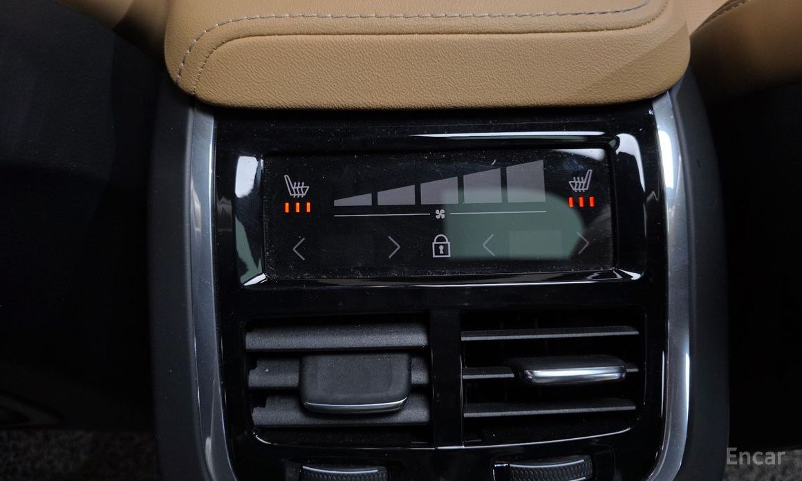 2022 Volvo XC60 II Рестайлинг B5 Inscription с пробегом 42 788 км