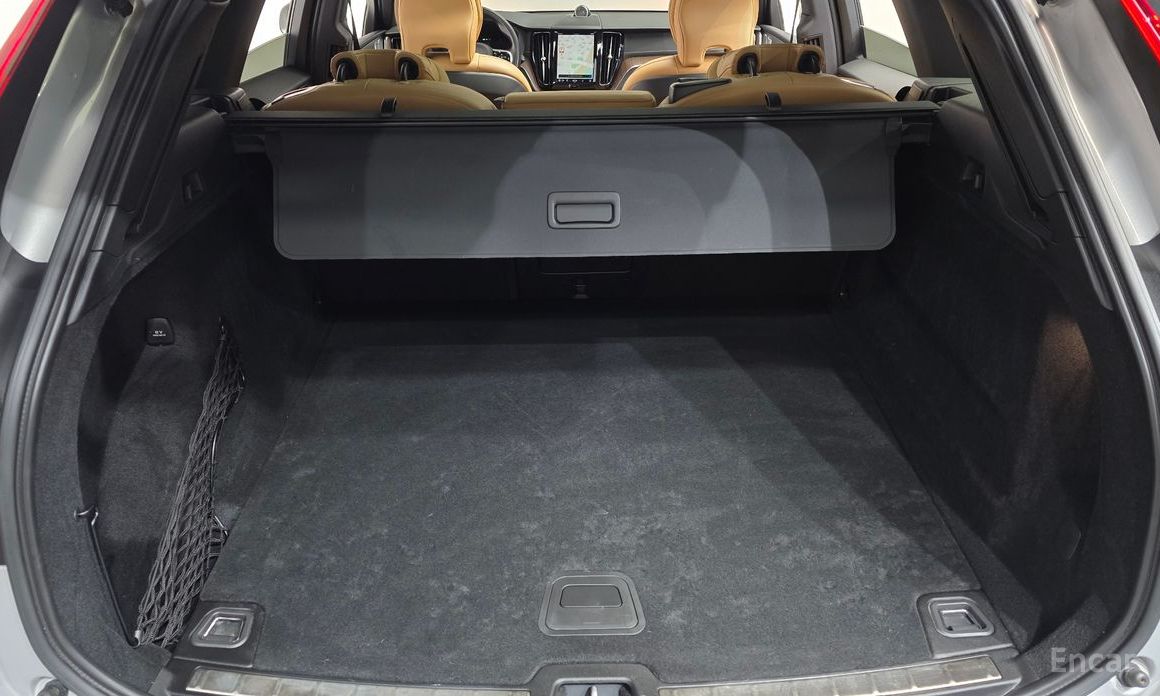 2022 Volvo XC60 II Рестайлинг B5 Inscription с пробегом 42 788 км