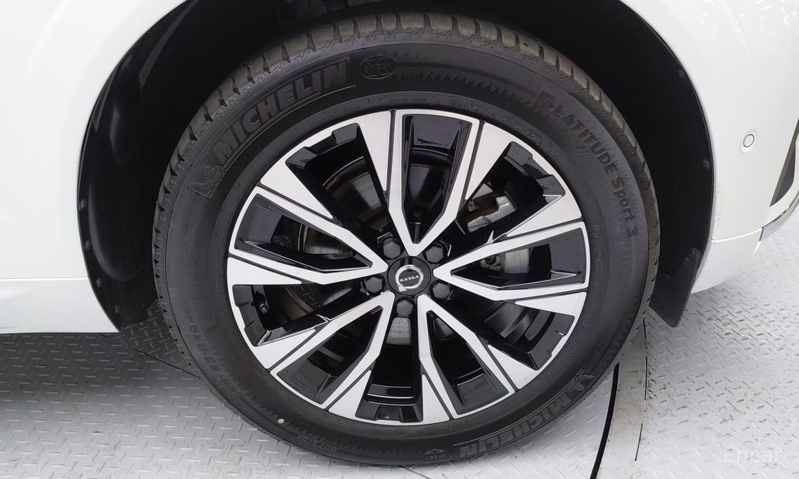 2023 Volvo XC60 II Рестайлинг B5 Ultimate Bright с пробегом 22 892 км