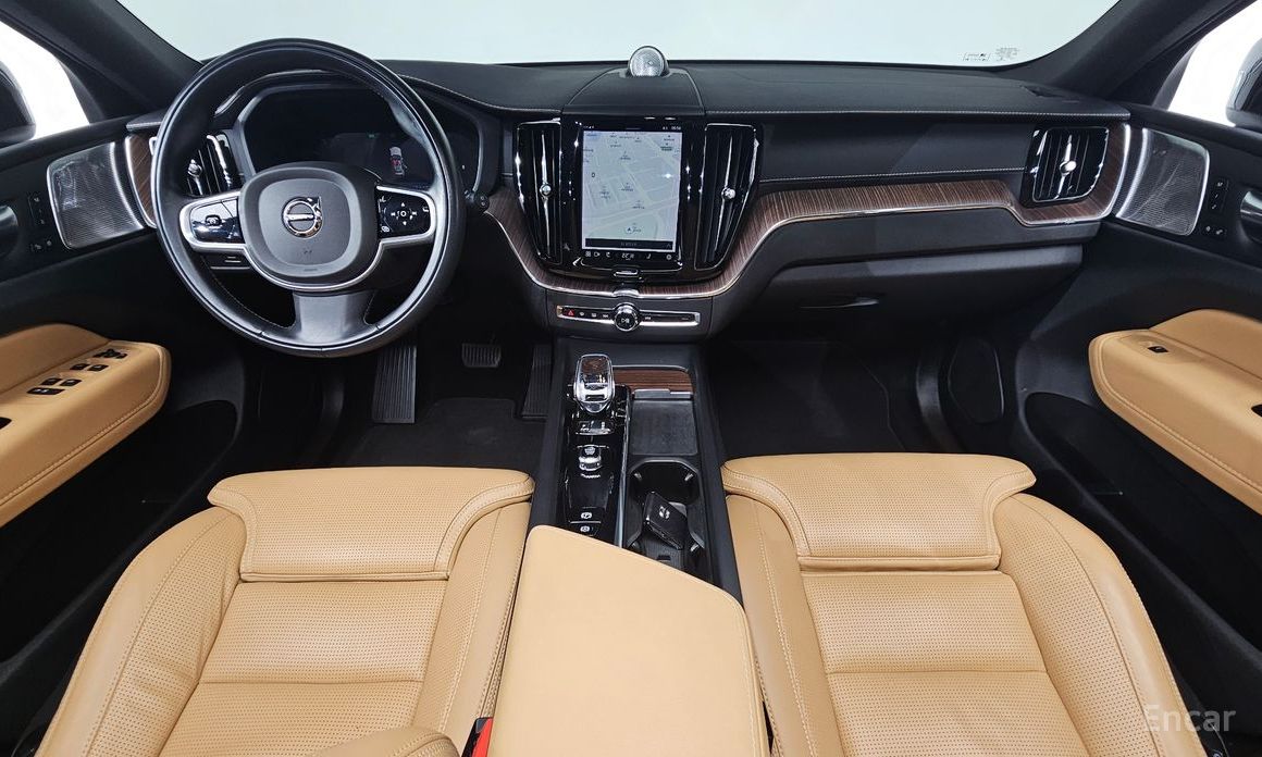 2021 Volvo XC60 II Рестайлинг B6 Inscirtion с пробегом 83 471 км