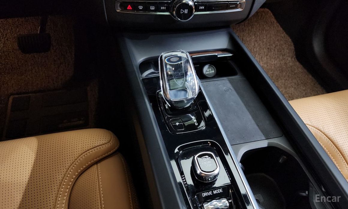 2021 Volvo XC60 II Рестайлинг B6 Inscirtion с пробегом 51 582 км