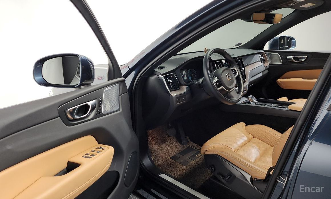 2021 Volvo XC60 II Рестайлинг B6 Inscirtion с пробегом 51 582 км