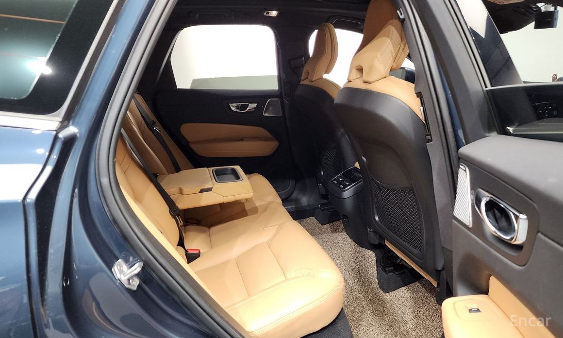 2021 Volvo XC60 II Рестайлинг B6 Inscirtion с пробегом 51 582 км