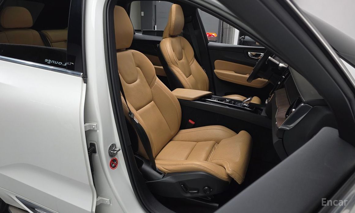 2022 Volvo XC60 II Рестайлинг B5 Inscription с пробегом 45 810 км