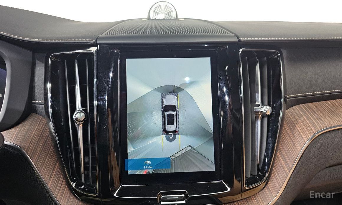 2021 Volvo XC60 II Рестайлинг B6 Inscirtion с пробегом 83 471 км