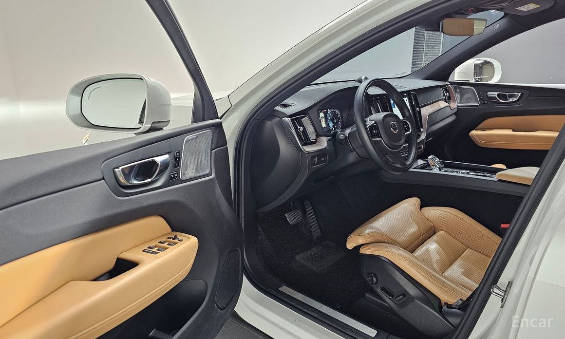 2021 Volvo XC60 II Рестайлинг B5 Inscription с пробегом 48 895 км