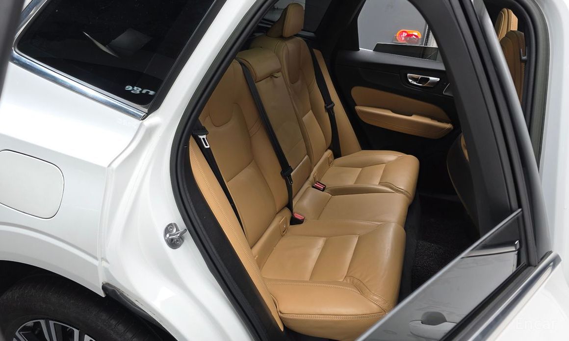 2022 Volvo XC60 II Рестайлинг B5 Inscription с пробегом 45 810 км