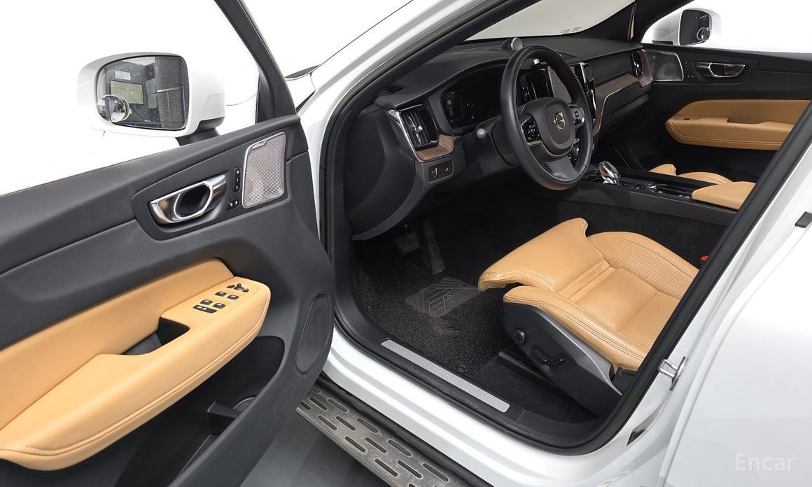 2022 Volvo XC60 II Рестайлинг B5 Inscription с пробегом 45 810 км