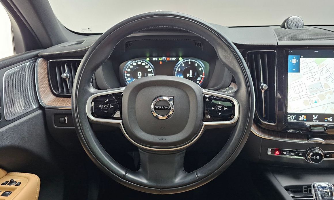 2021 Volvo XC60 II Рестайлинг B5 Inscription с пробегом 48 895 км