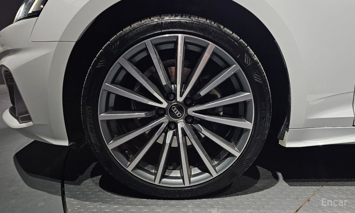 2022 Audi A5 II (F5) Рестайлинг 40 TFSI Quattro Sportback с пробегом 21 830 км