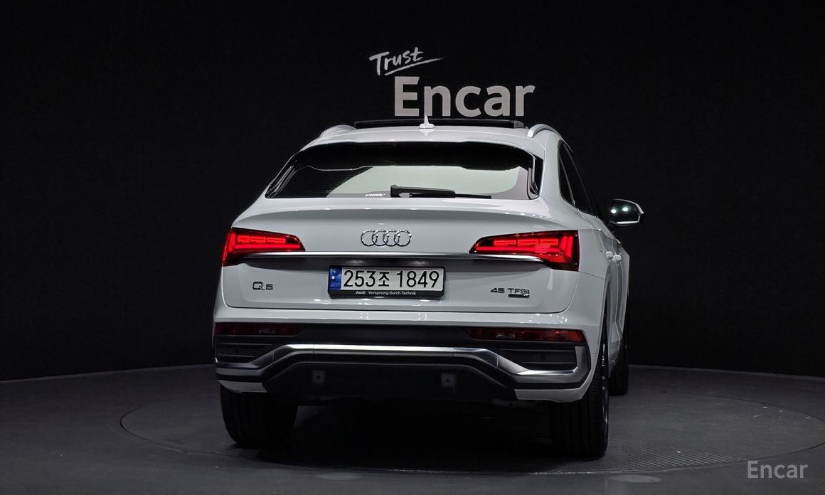 2023 Audi Q5 II (FY) Рестайлинг 45 TFSI Quattro Premium Sportback с пробегом 21 451 км