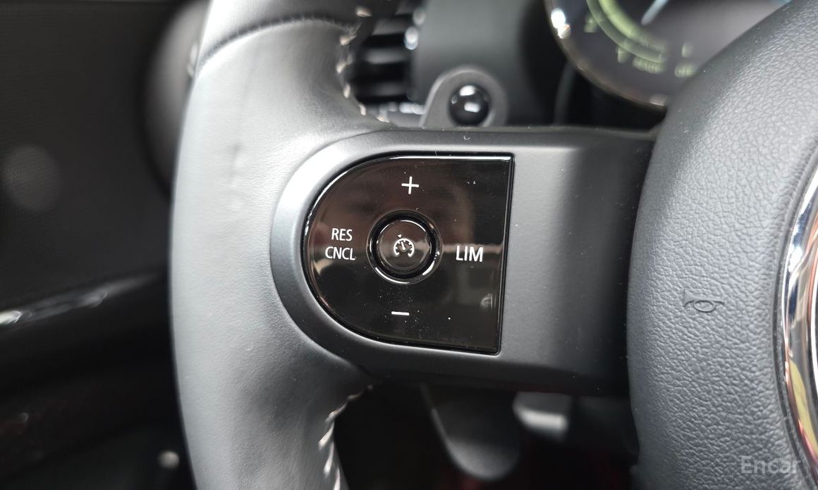 2023 Mini Clubman II Рестайлинг Multitione Edition 2nd с пробегом 22 546 км