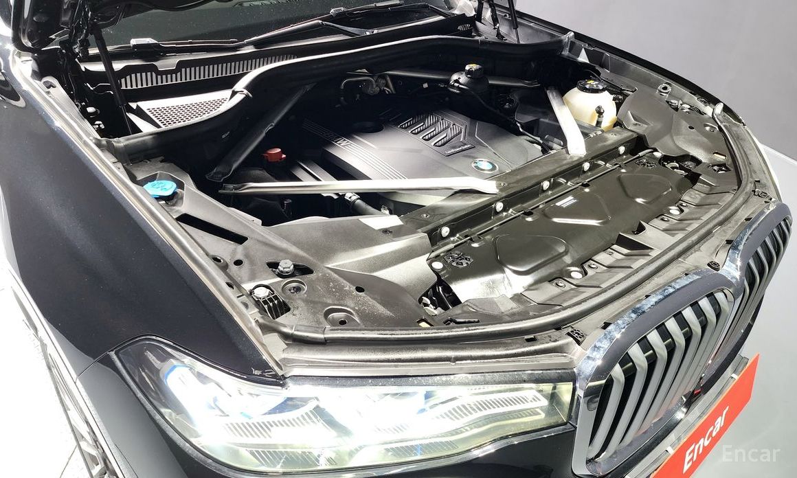 2022 BMW X7 I (G07) xDrive 40i Design Pure Excellence 6-Seater с пробегом 28 250 км