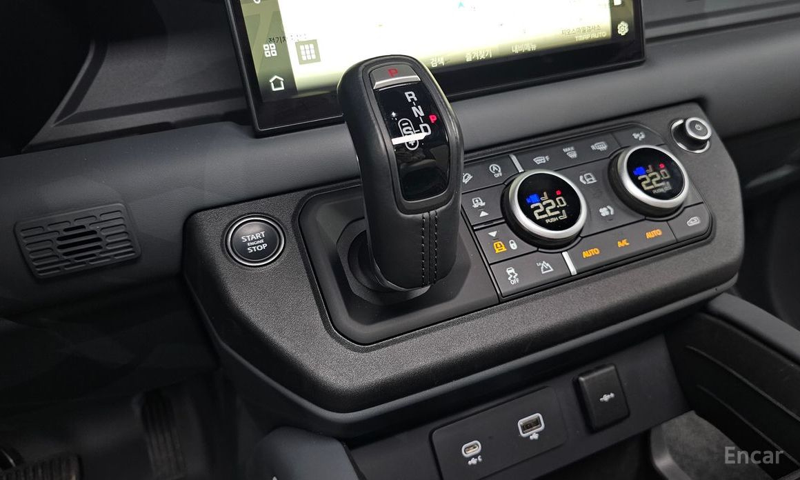 2023 Land Rover Defender II 130 P400 X-Dynamic HSE с пробегом 24 985 км