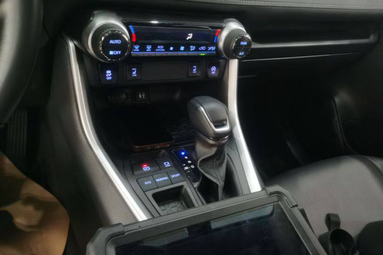 TOYOTA RAV4 2022