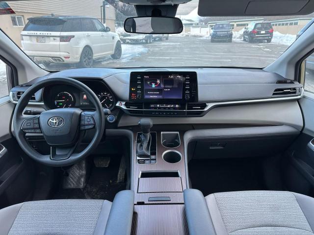TOYOTA SIENNA LE 2023