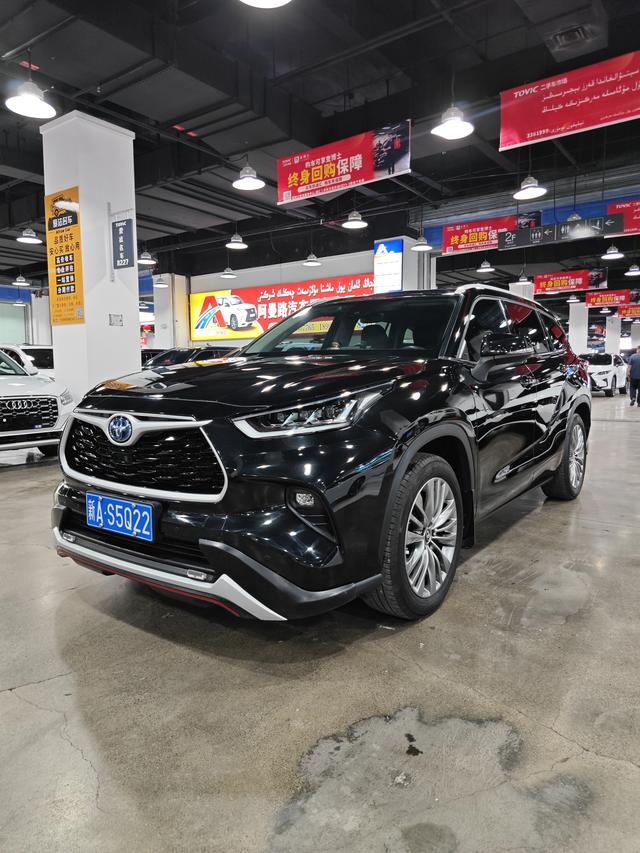 TOYOTA HIGHLANDER HYBRID Premium Edition 2022