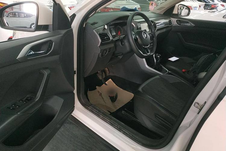VOLKSWAGEN T-CROSS 2019