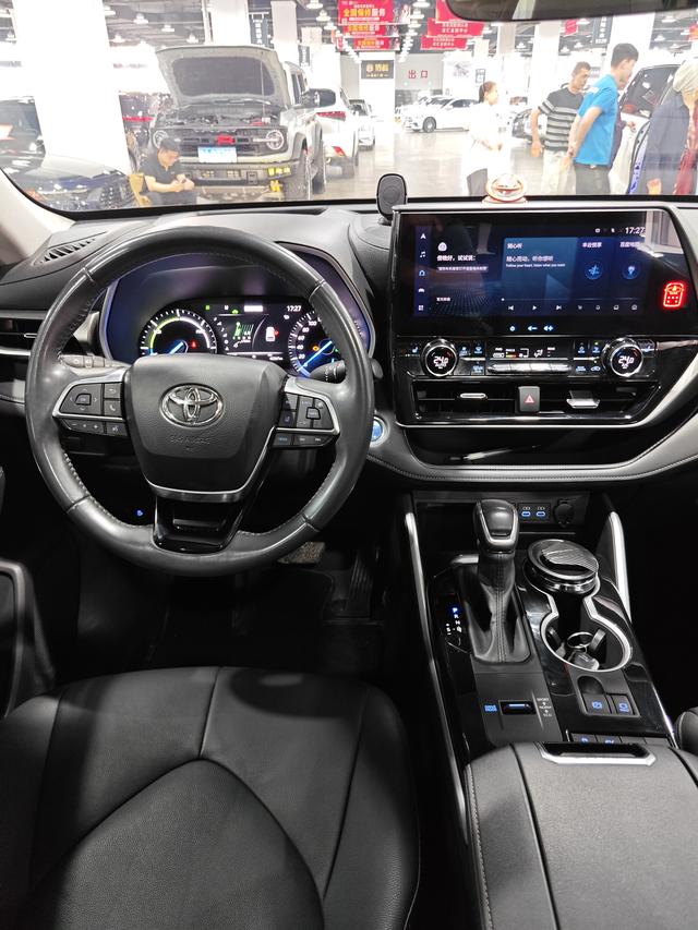 TOYOTA HIGHLANDER HYBRID Premium Edition 2022