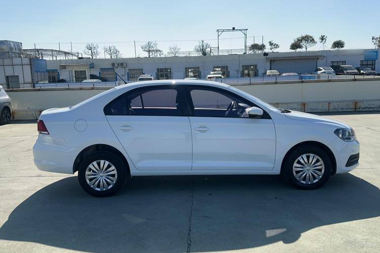 VOLKSWAGEN SANTANA 2021