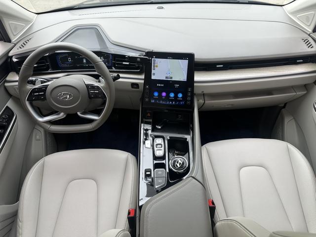 Hyundai Custo 380TGDi 2021