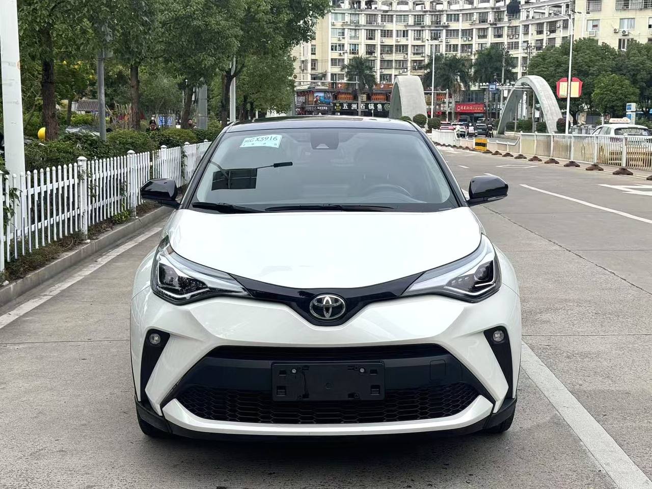 TOYOTA C-HR Deluxe Edition 2021
