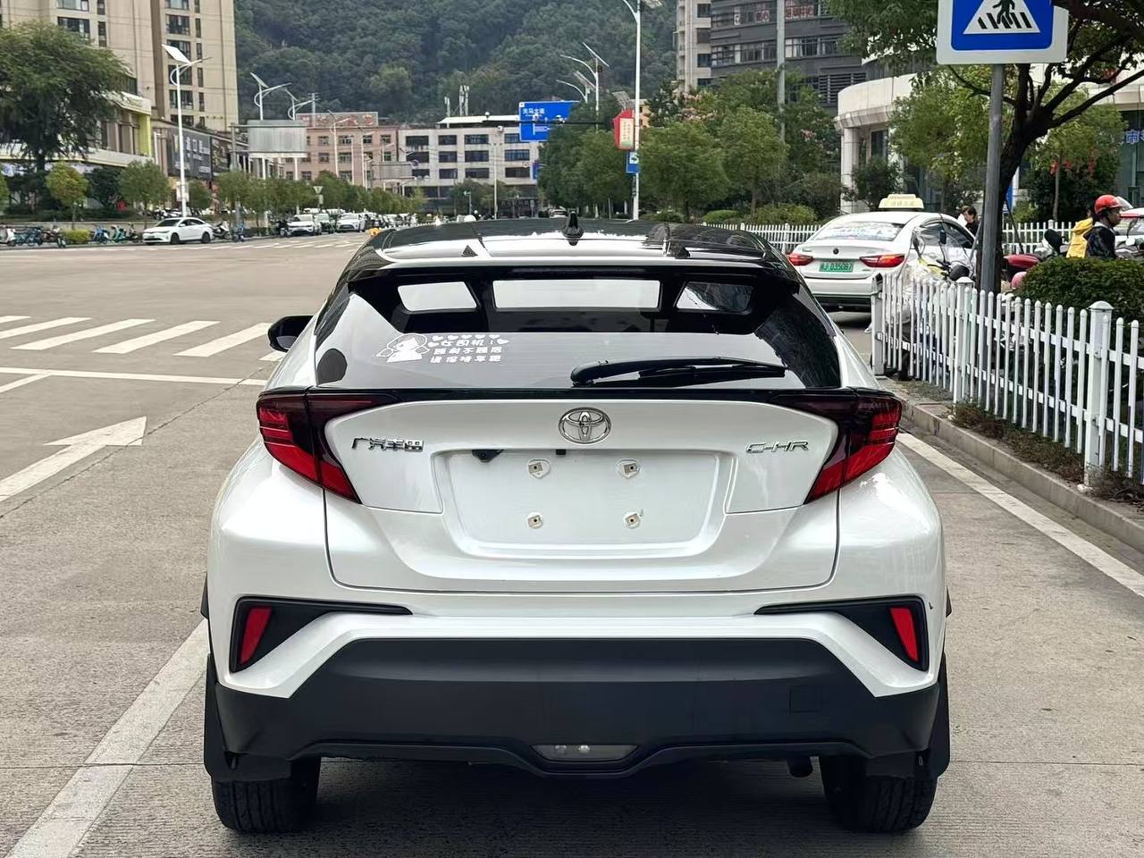 TOYOTA C-HR Deluxe Edition 2021