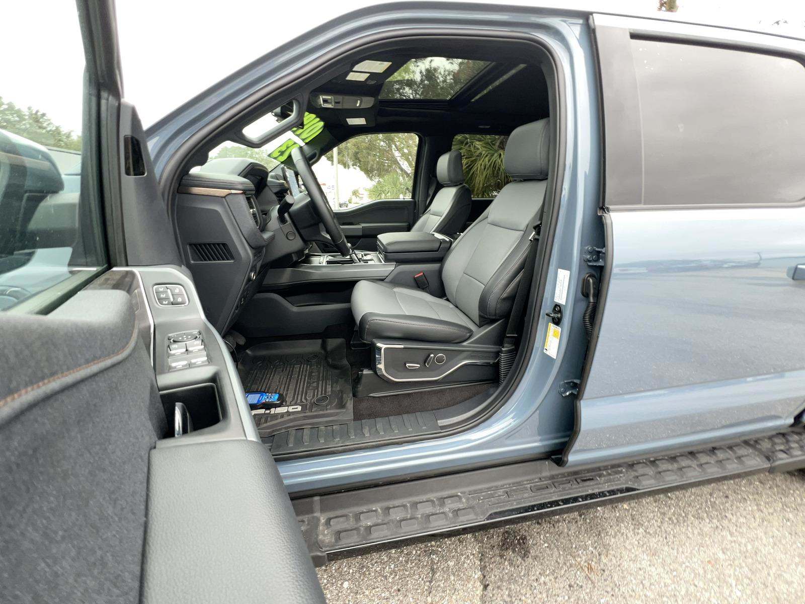 Ford F-150 Lightning LARIAT 2023