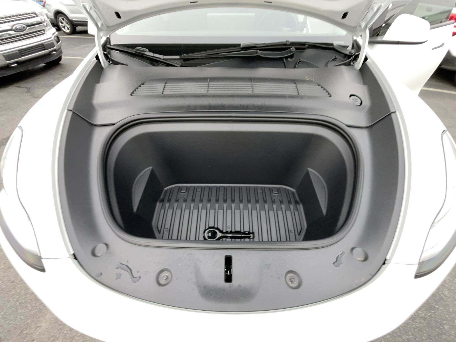 Tesla Model Y 4D SUV LONG RANGE 2023