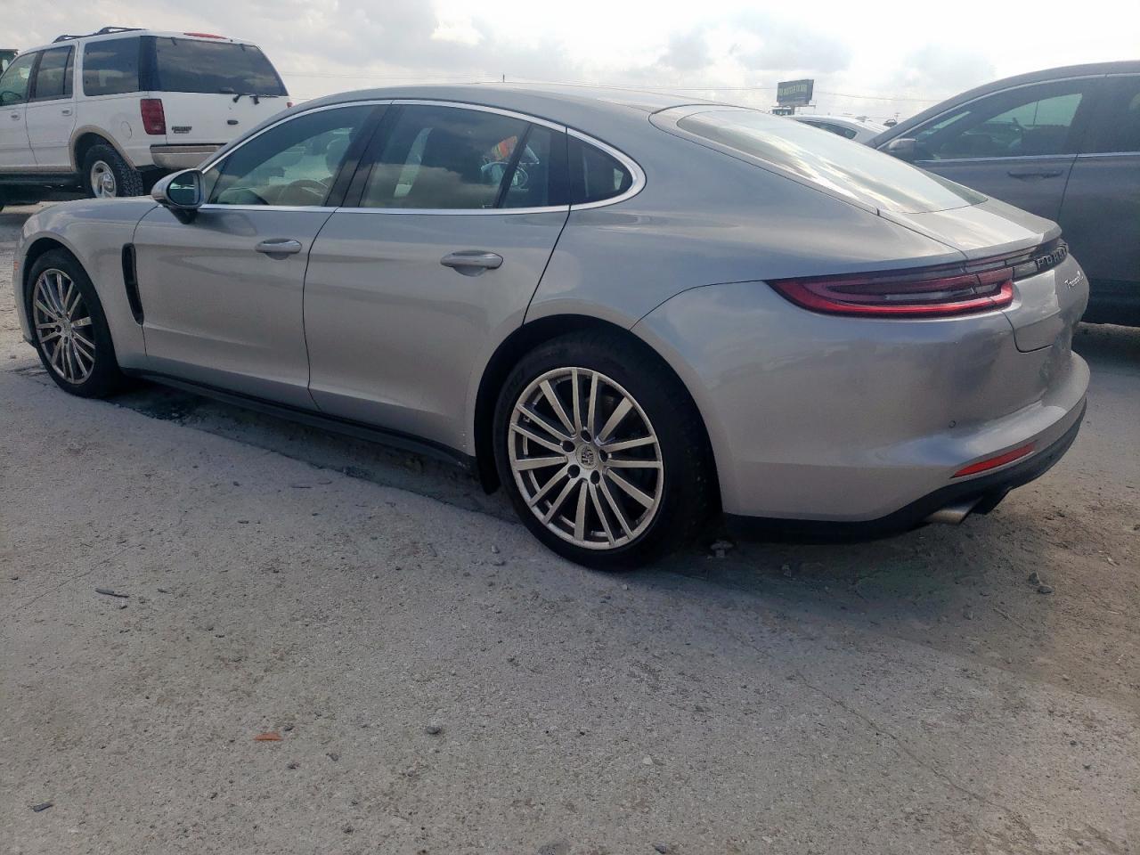 PORSCHE PANAMERA 4S 2017
