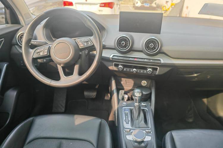 AUDI Q2L e-tron 2019