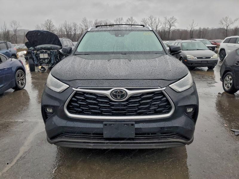 TOYOTA HIGHLANDER XLE 2021