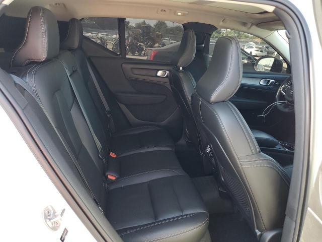 VOLVO XC40 PLUS 2023