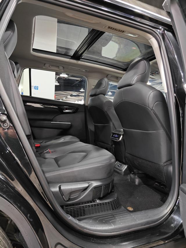TOYOTA HIGHLANDER HYBRID Premium Edition 2022