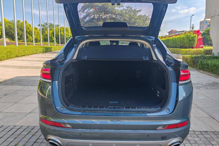 Geely Tugella 2019