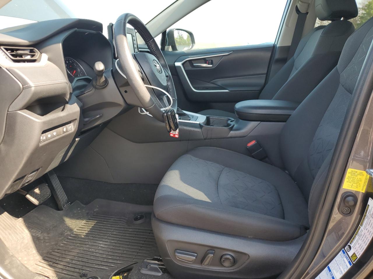 TOYOTA RAV4 XLE 2021