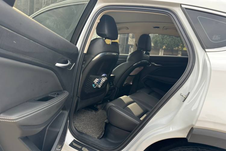 Geely Tugella 2020