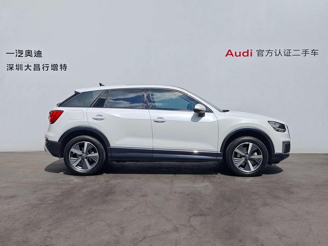 AUDI Q2L e-tron 2019