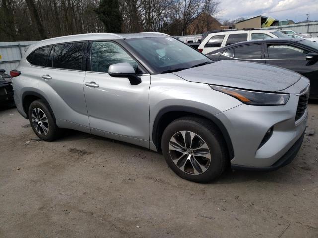 TOYOTA HIGHLANDER XLE 2022