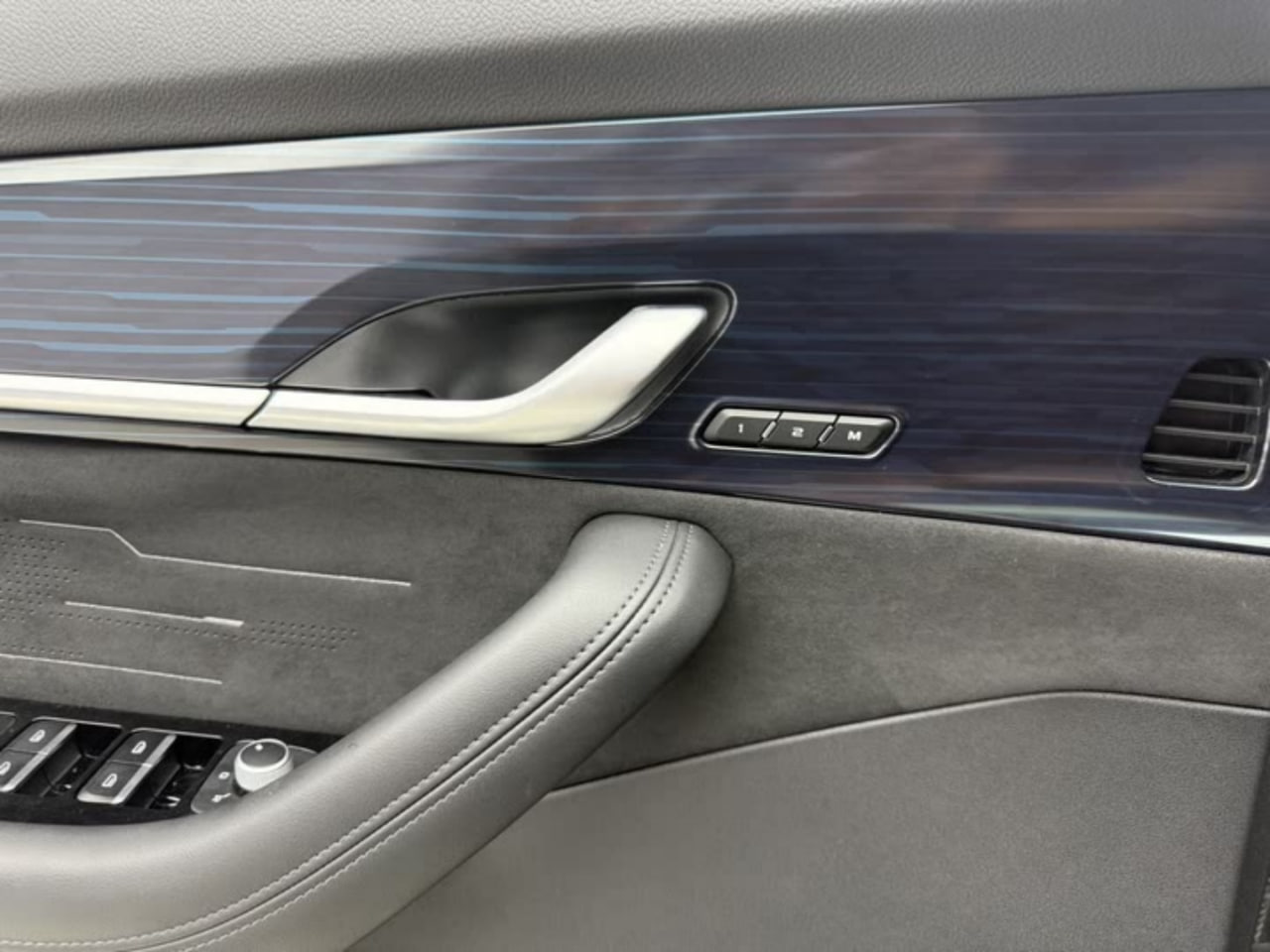 Geely Monjaro Hybrid 2022