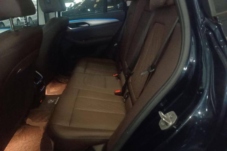 BMW iX3	2023