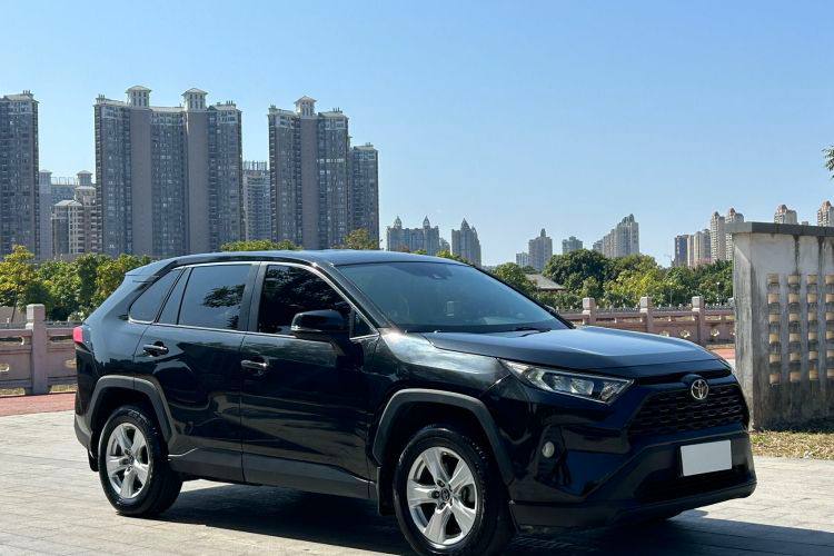 TOYOTA RAV4 2021