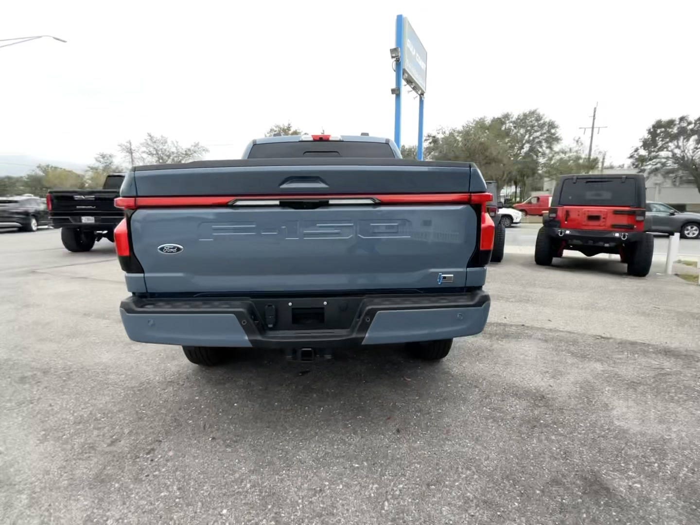 Ford F-150 Lightning LARIAT 2023