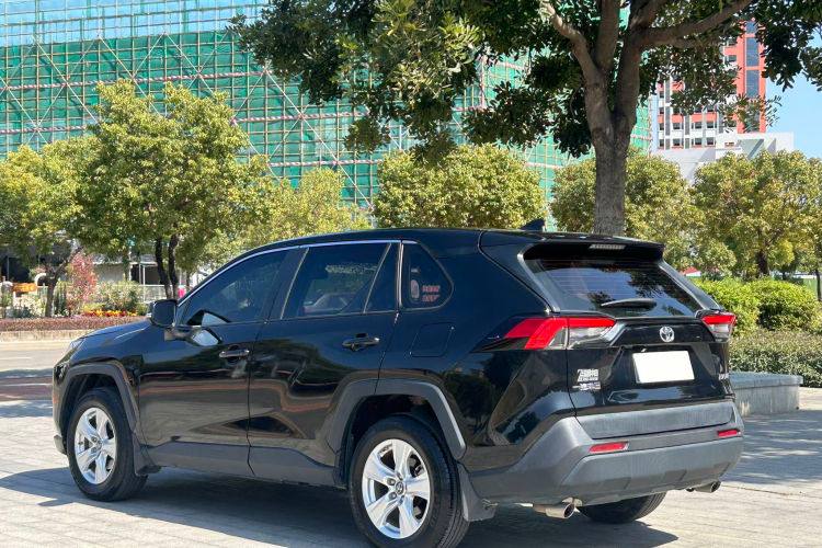 TOYOTA RAV4 2021