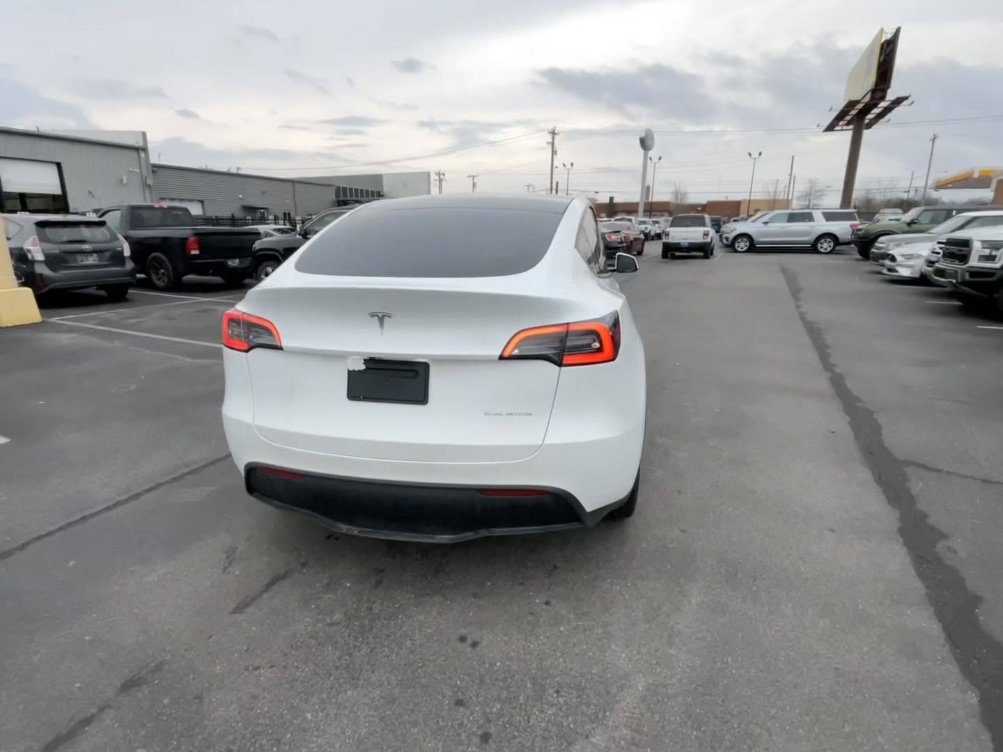 Tesla Model Y 4D SUV LONG RANGE 2023