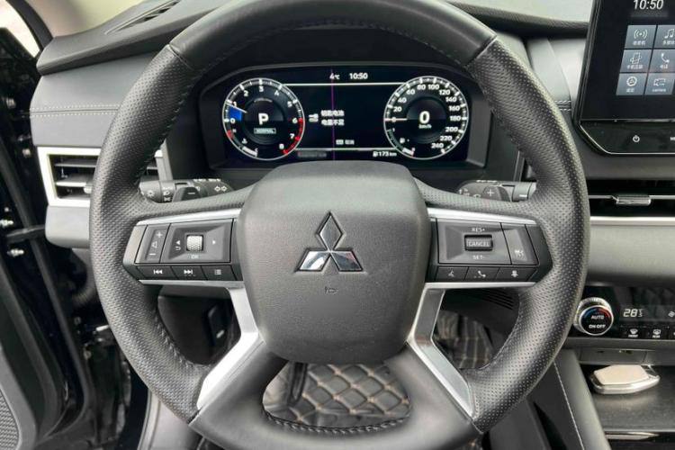 MITSUBISHI OUTLANDER 2023