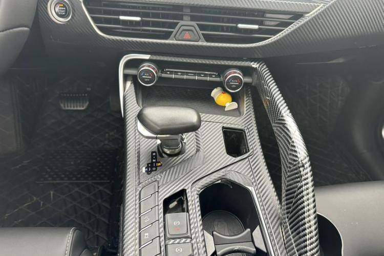 Geely Tugella 2020